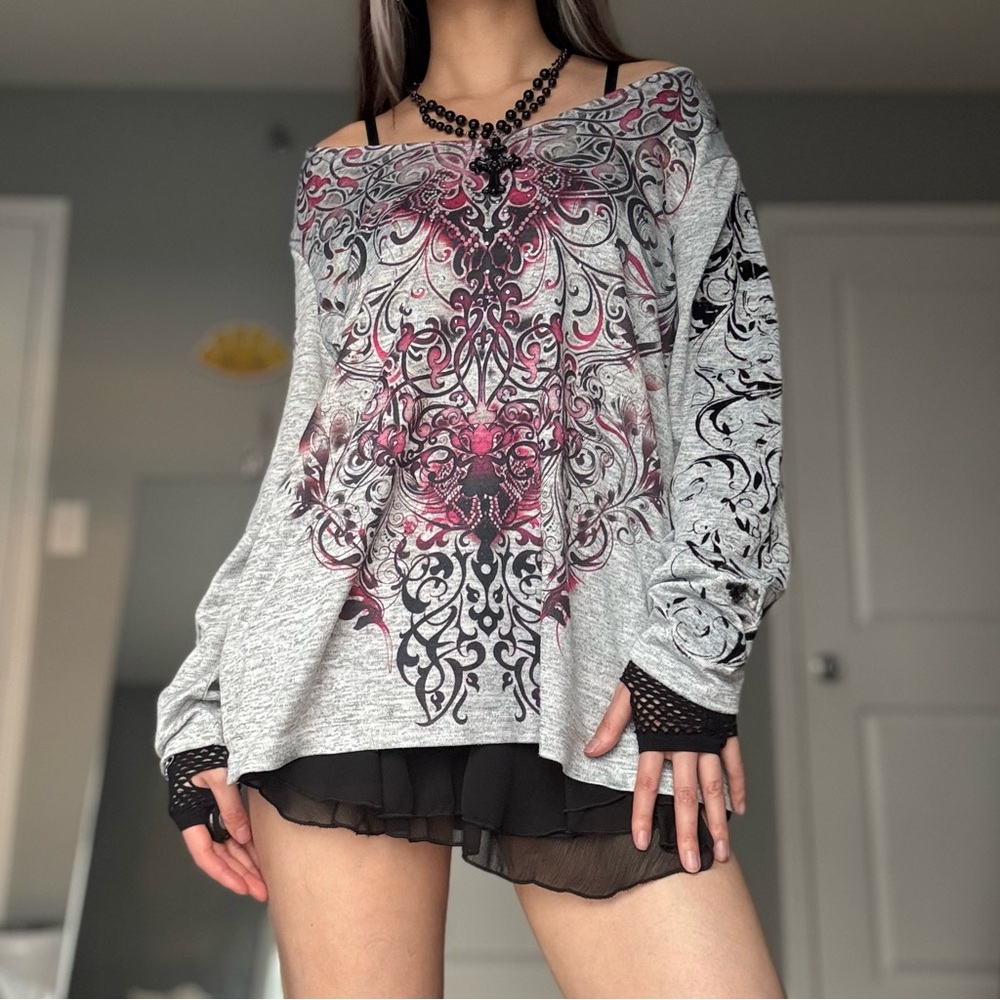 Cyber Y2K Pink & Grey Studded Fleur De Lys Graphic V-Neck Longsleeve Top
